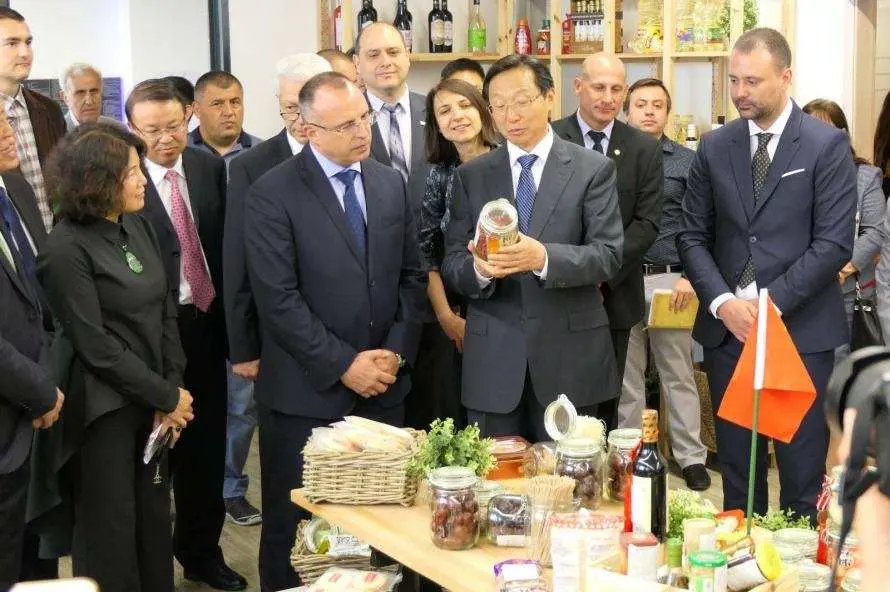 Mr. Bai Kewen, President of the Bulgarian Chamber of Commerce, encourages our company to develop the cleanroom business.